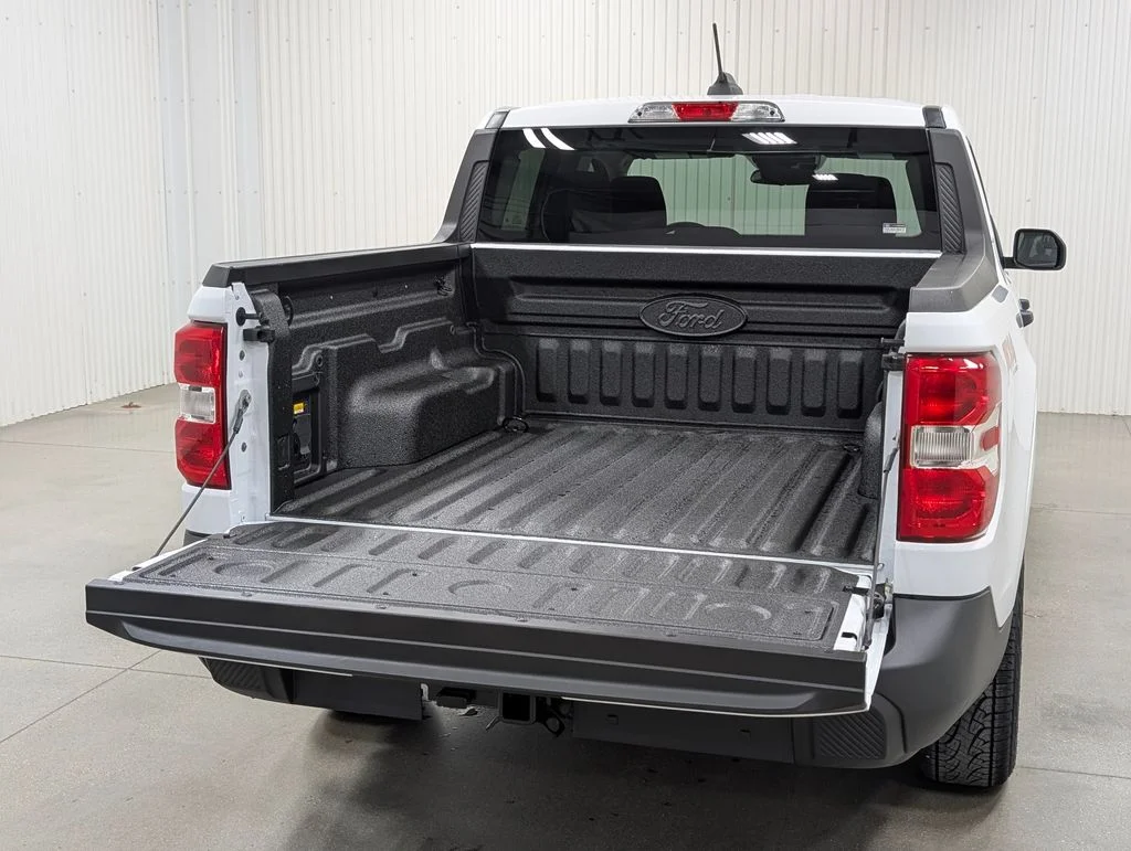 New 2026 Oxford White Ford XLT image 8