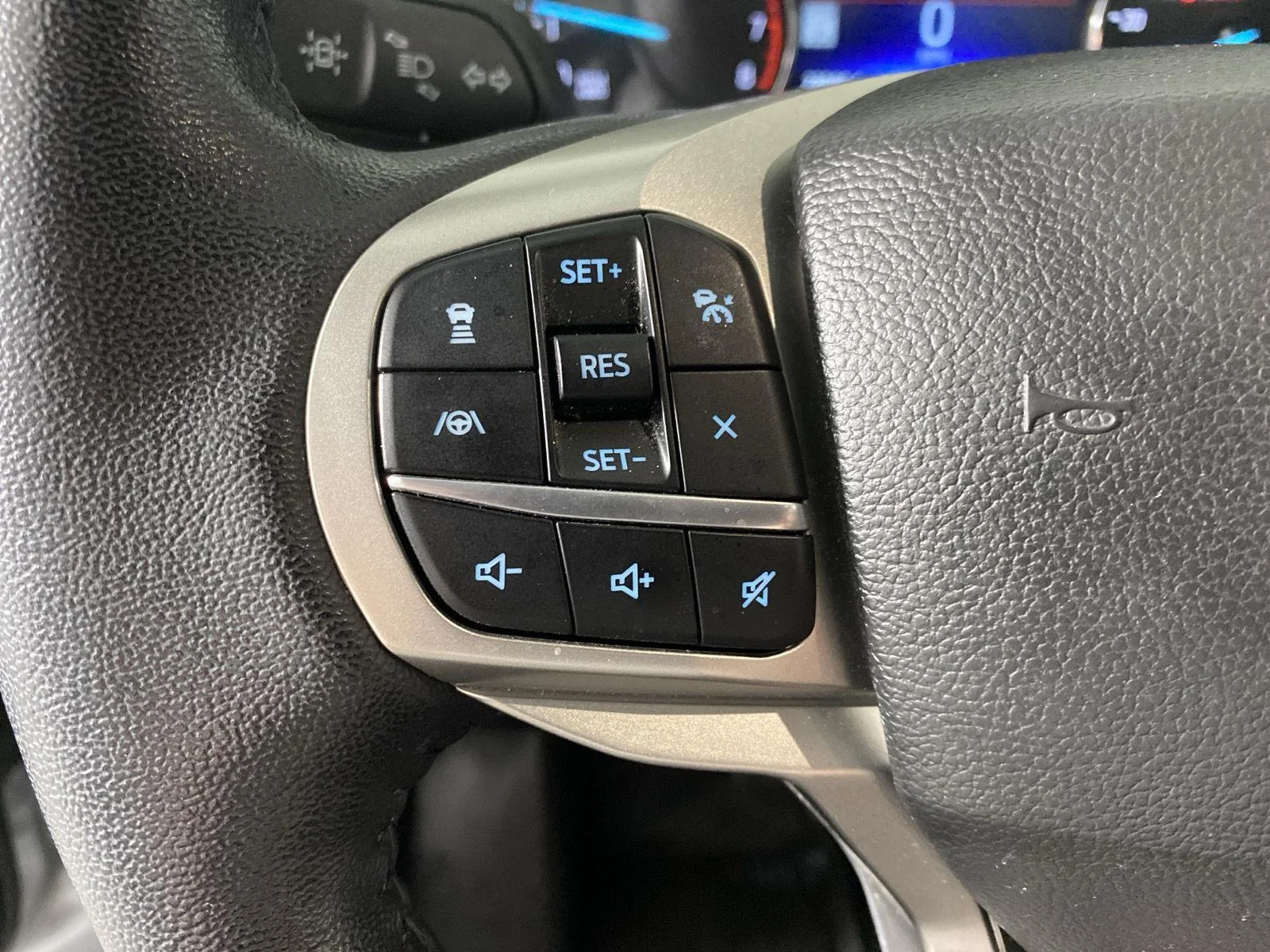 Used 2023 Iconic Silver Ford XLT image 15