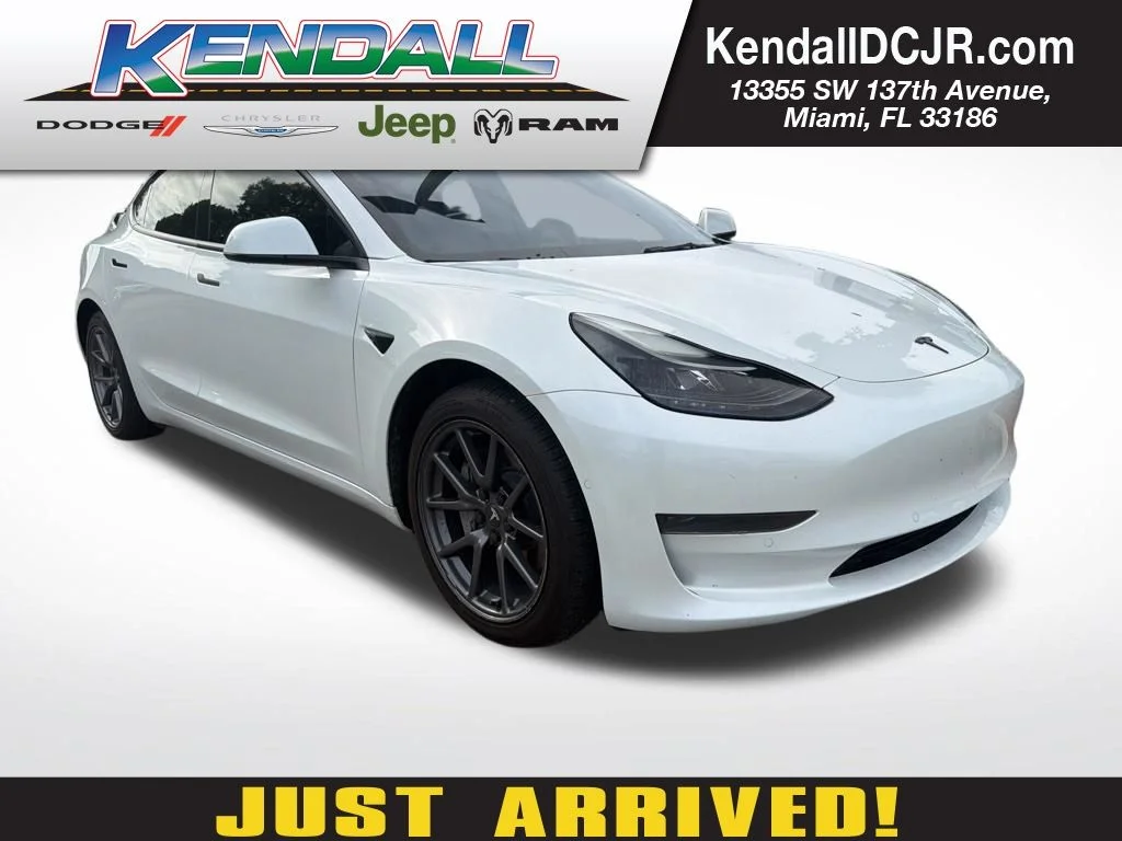 Used 2022 White Tesla Base image 1
