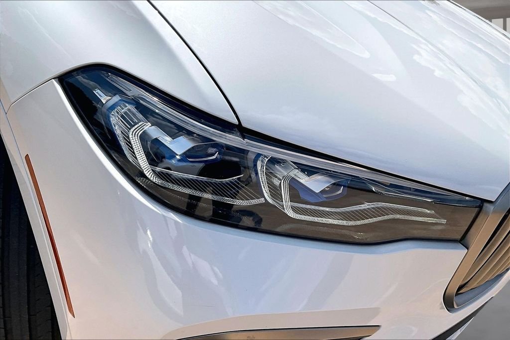 Used 2020 White BMW M50i image 30