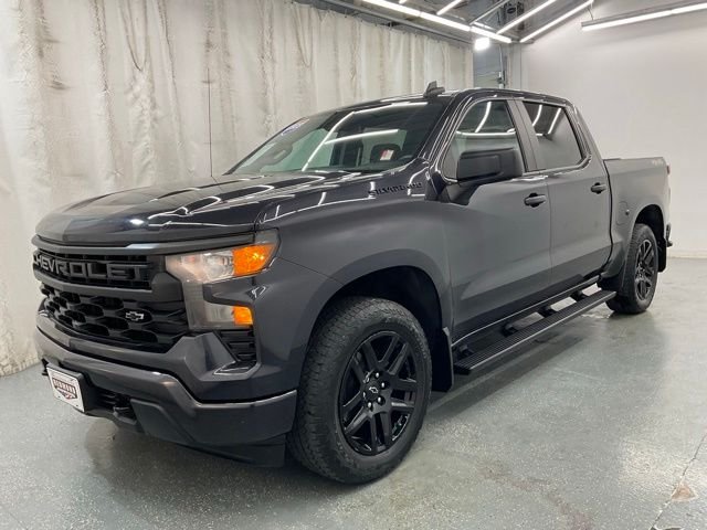Used 2023  Chevrolet Custom image 4