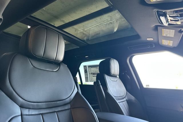 New 2026 Santorini Black Land Rover Dynamic SE image 16