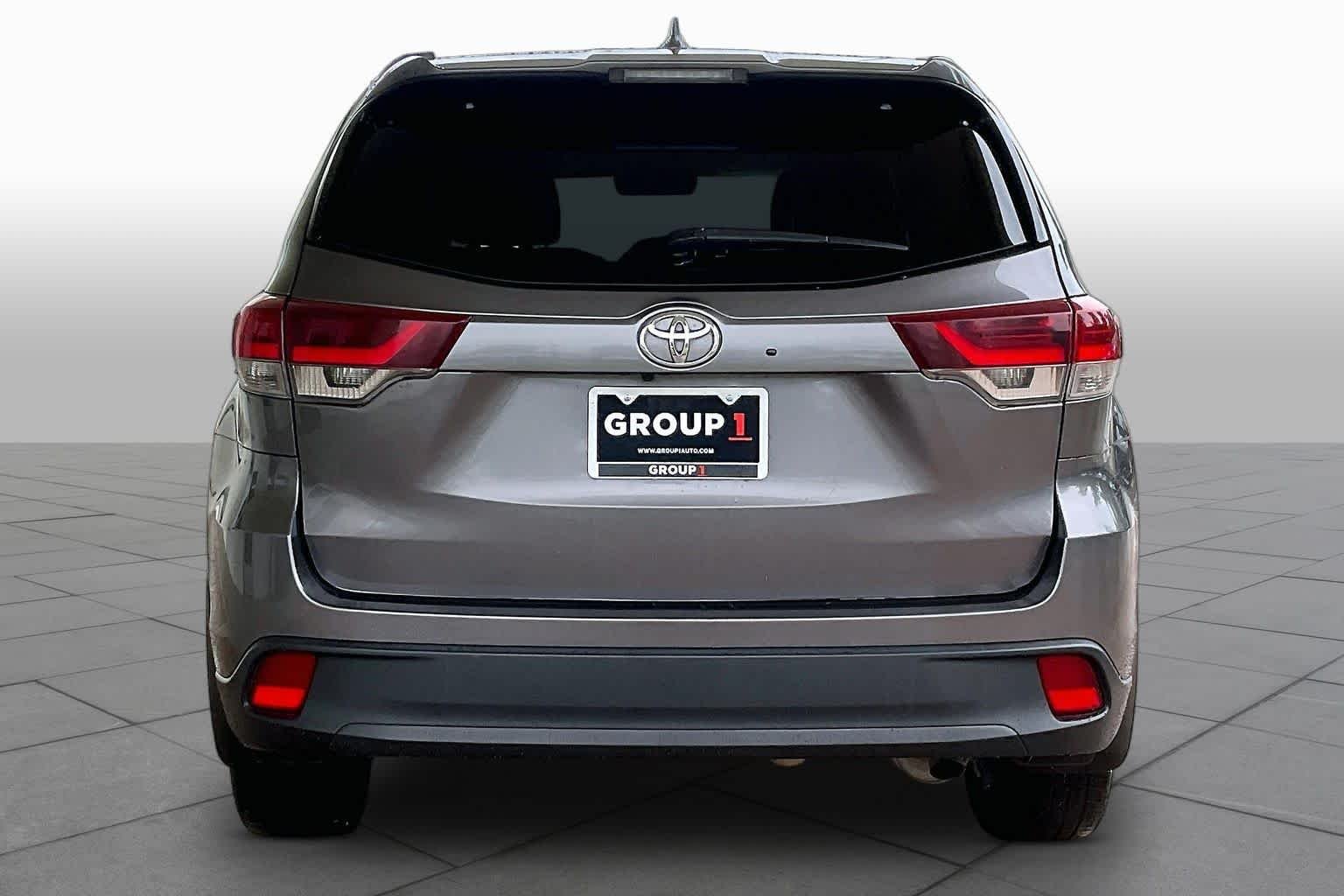 Used 2019 Predawn Gray Mica Toyota SE image 5