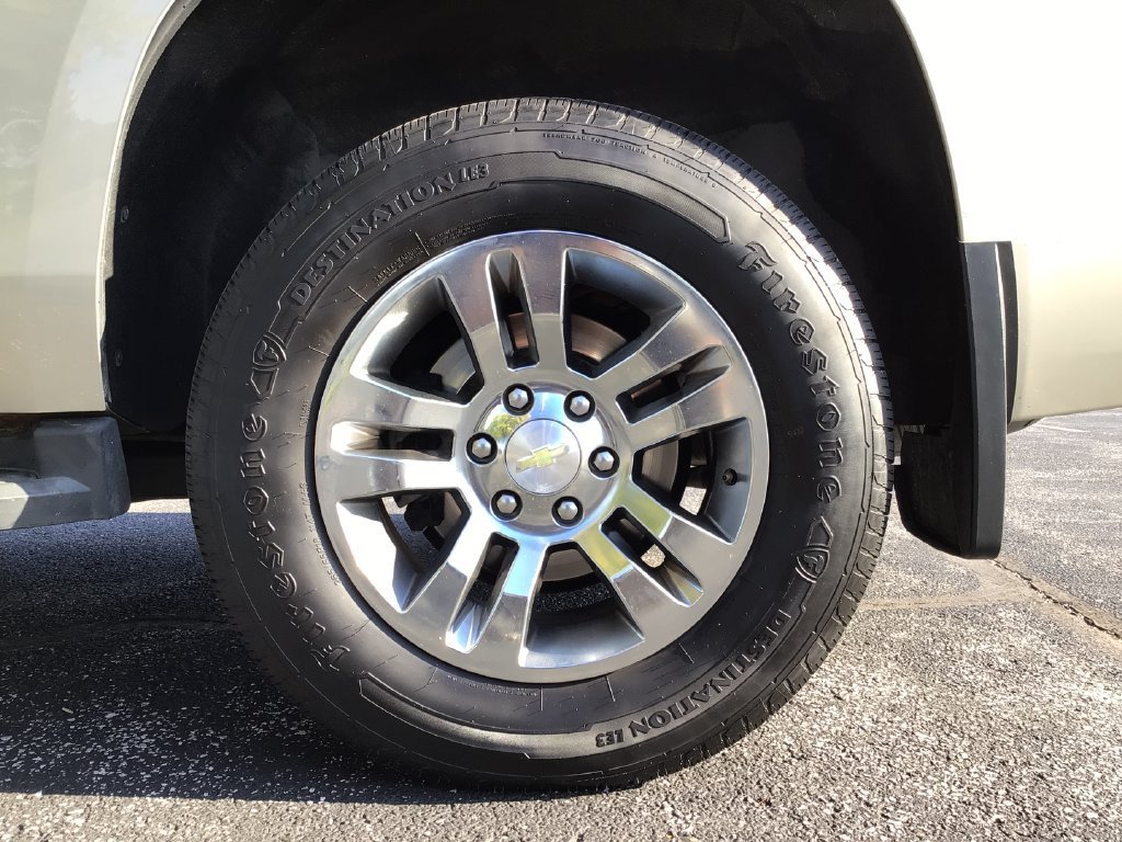 Used 2015 CHAMPAGNE SILVER METALLIC Chevrolet LT image 19