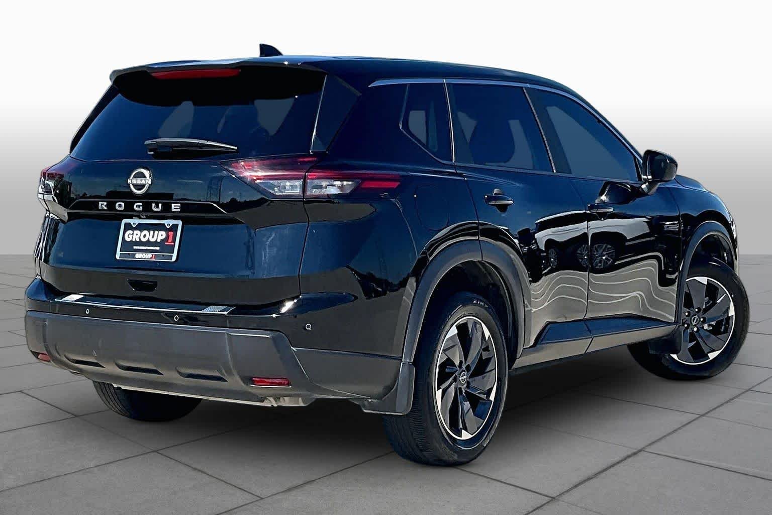 Used 2025 Super Black Nissan SV image 13