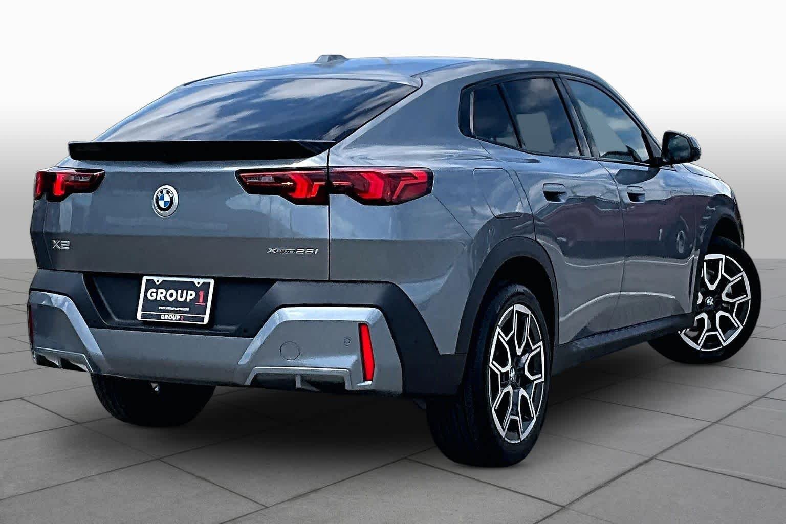 Used 2026 Skyscraper Grey Metallic BMW xDrive28i image 12