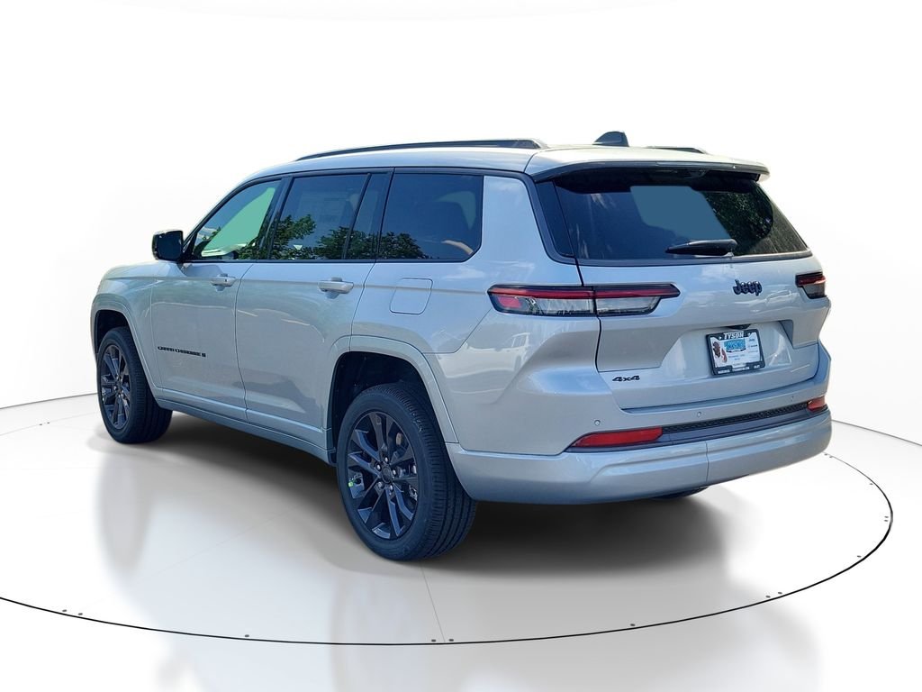 New 2026 Silver Zynith Exterior Paint Jeep Limited image 3