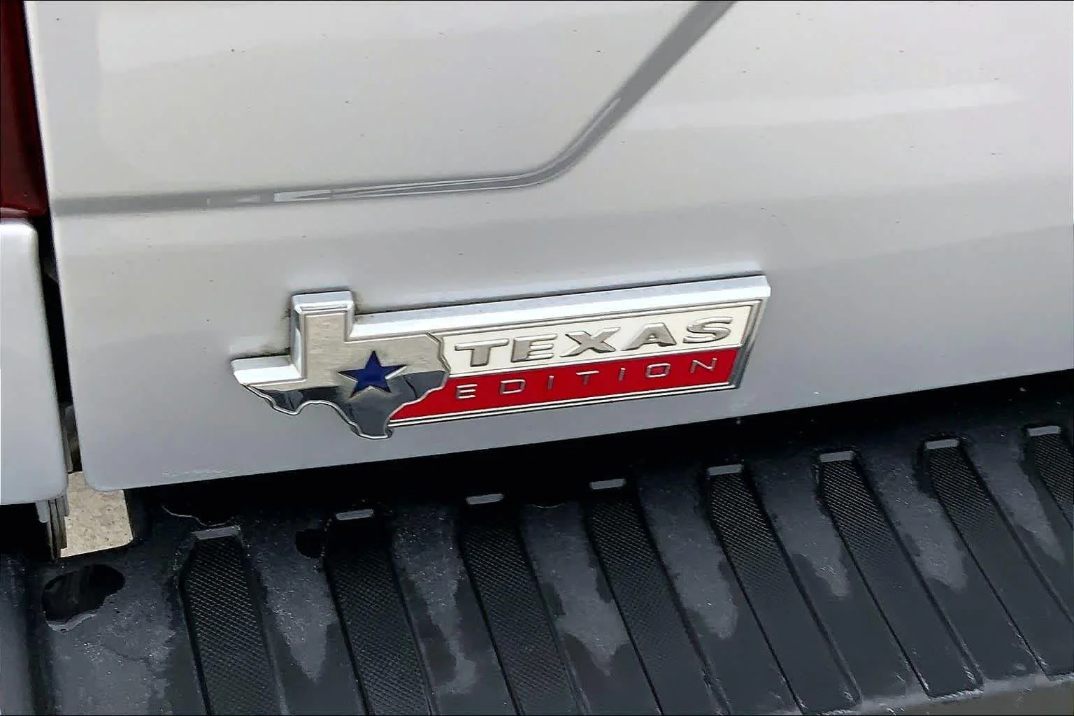 Used 2019 Ingot Silver/Magnetic Ford XLT image 10