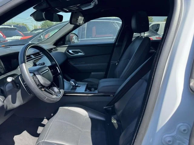 Used 2025 White Land Rover Dynamic SE image 18