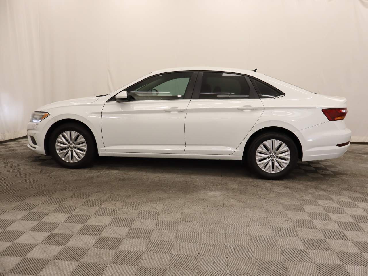 3VWCB7BU0KM143124