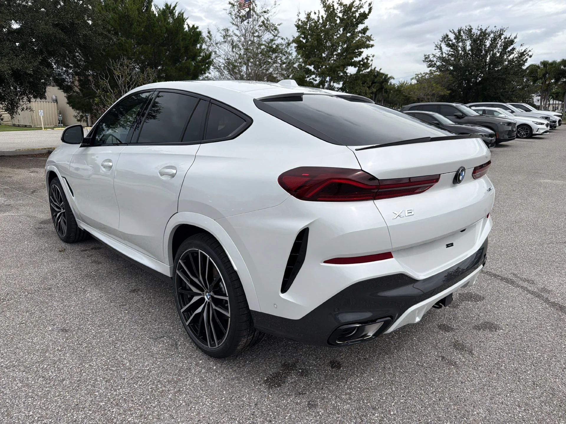New 2027 Mineral White Metallic BMW xDrive40i image 6