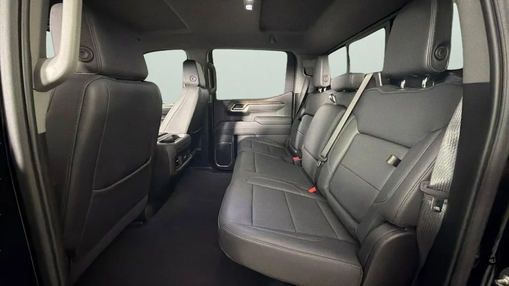 Used 2025 Black Chevrolet RST image 28
