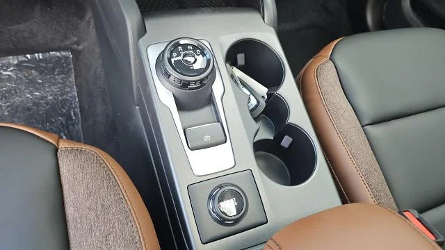 New 2026 Velocity Blue Metallic Ford Outer Banks 4WD image 30