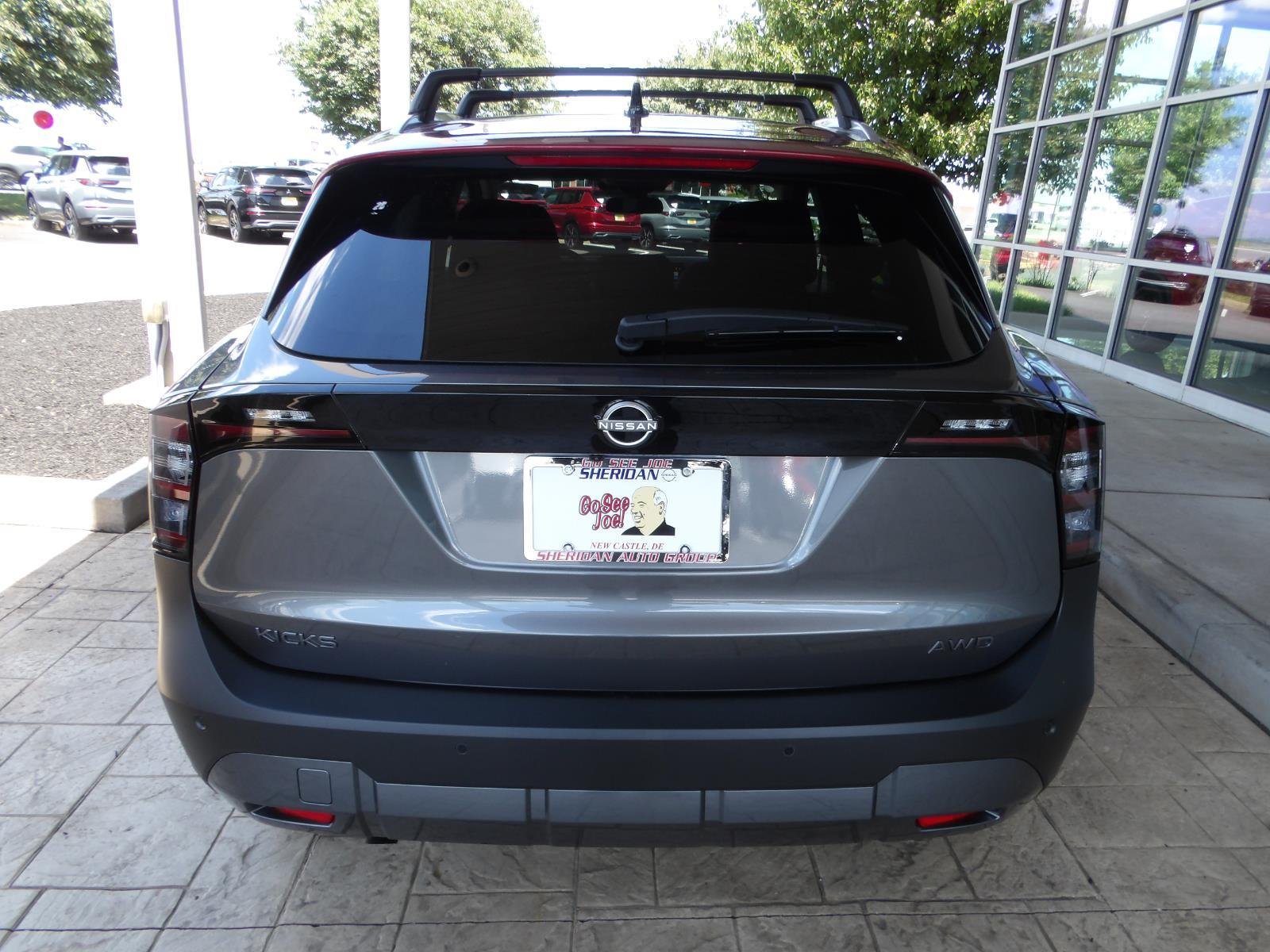 New 2026 Gun Metallic / Scarlet Ember Tintcoat Two-tone Nissan SV image 6