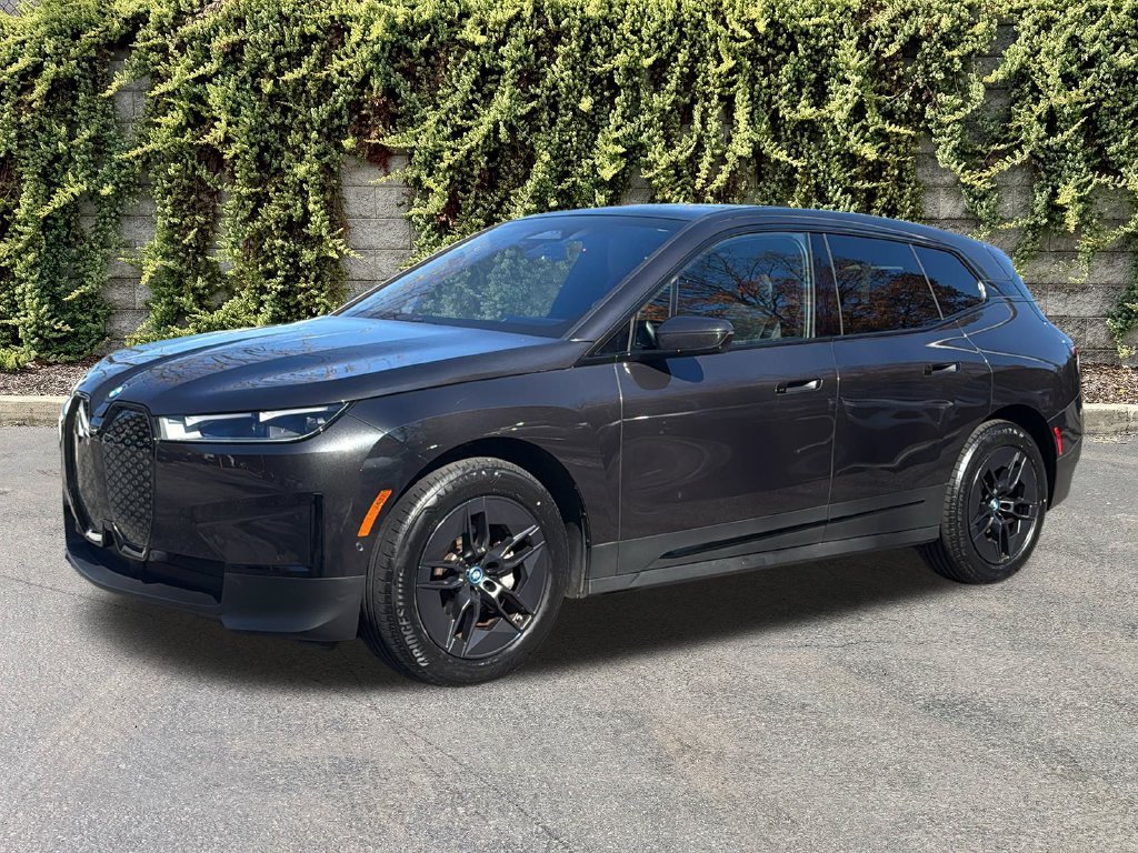 Used 2024 Dark Graphite Metallic BMW xDrive50 image 3