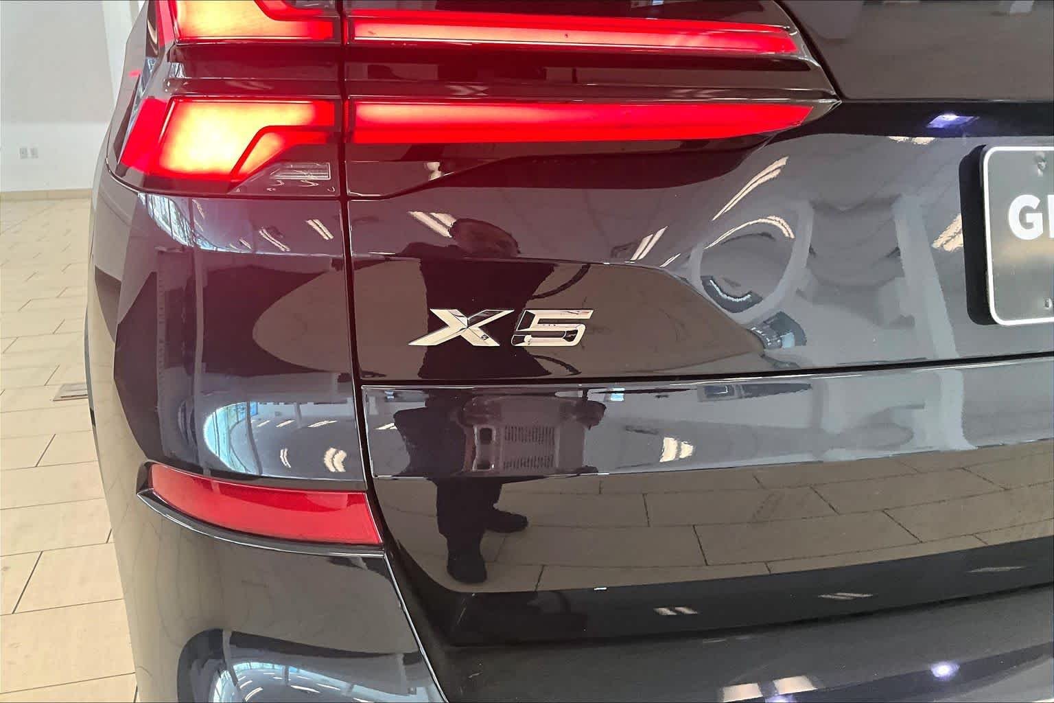 Used 2026 Carbon Black Metallic BMW xDrive40i image 28