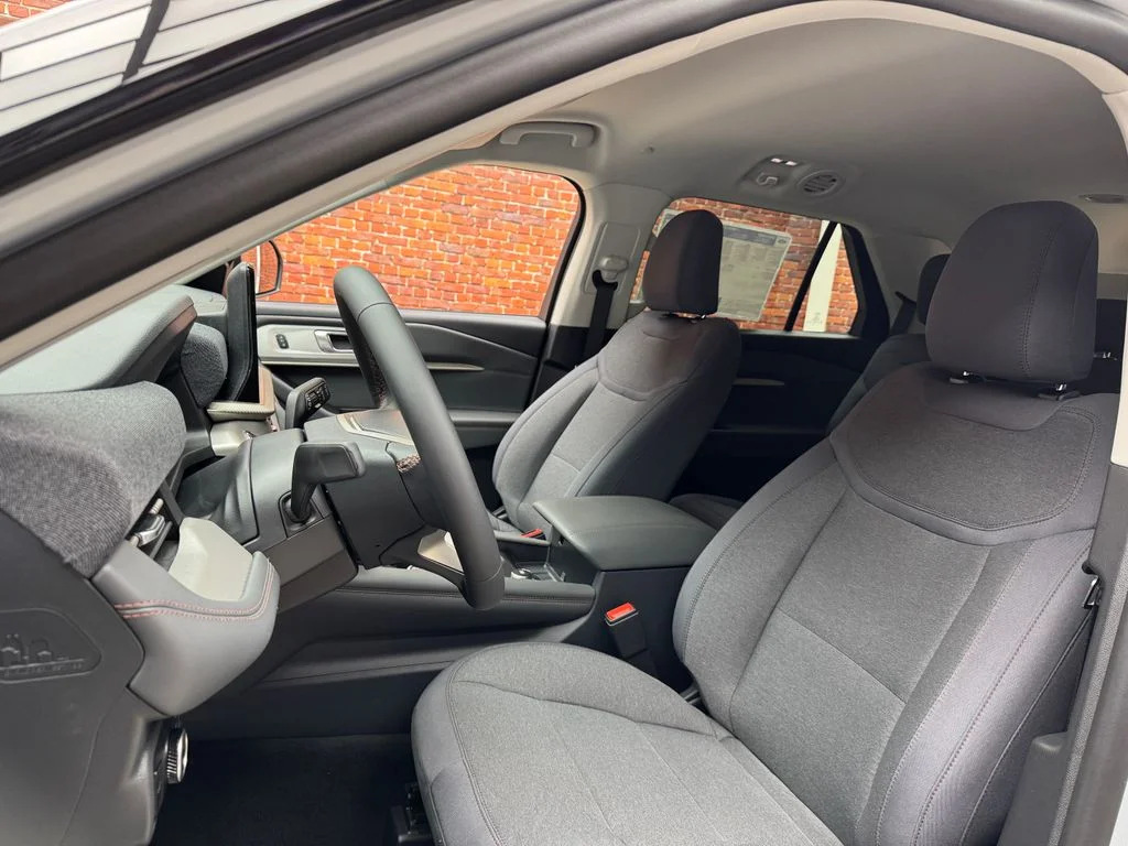 New 2026 Space White Metallic Ford Active image 23