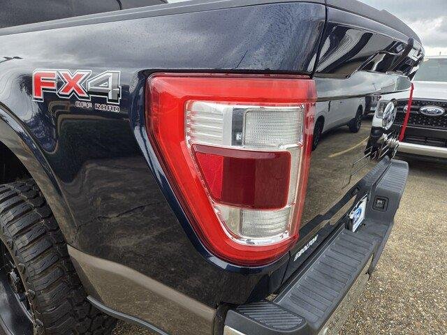 Used 2022 Antimatter Blue Metallic Ford LARIAT image 28