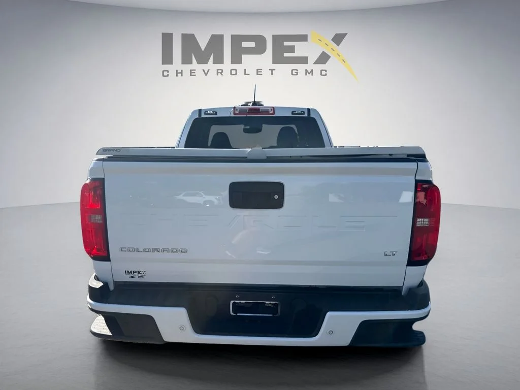 Used 2022 White Chevrolet LT image 4