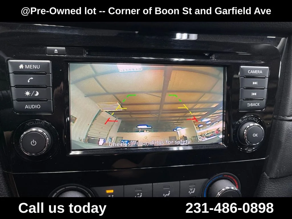 Used 2020 Gray Nissan S image 23