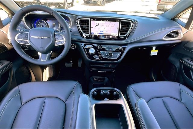 New 2026 Chrysler Pacifica Select 4D Passenger Van