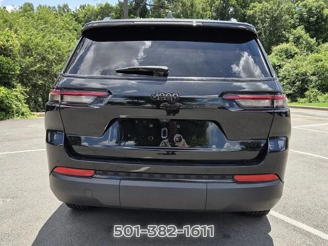 Used 2024 Black Jeep Altitude image 4