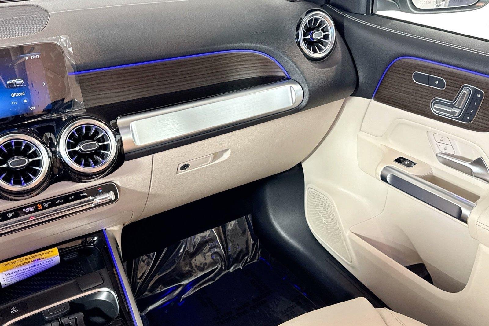 New 2026 Polar White Mercedes-Benz GLB 250 image 21