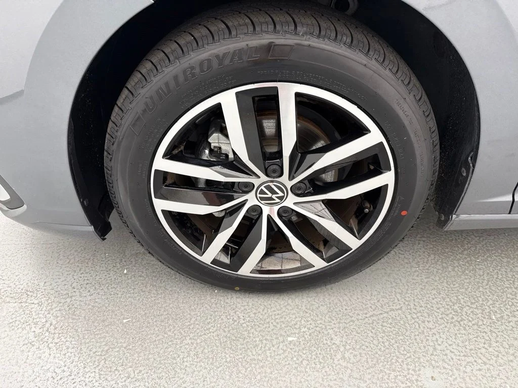 Used 2025  Volkswagen 1.5T SE image 4