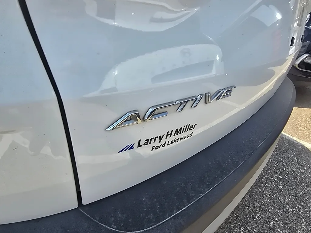 Used 2023 Oxford White Ford Active image 10