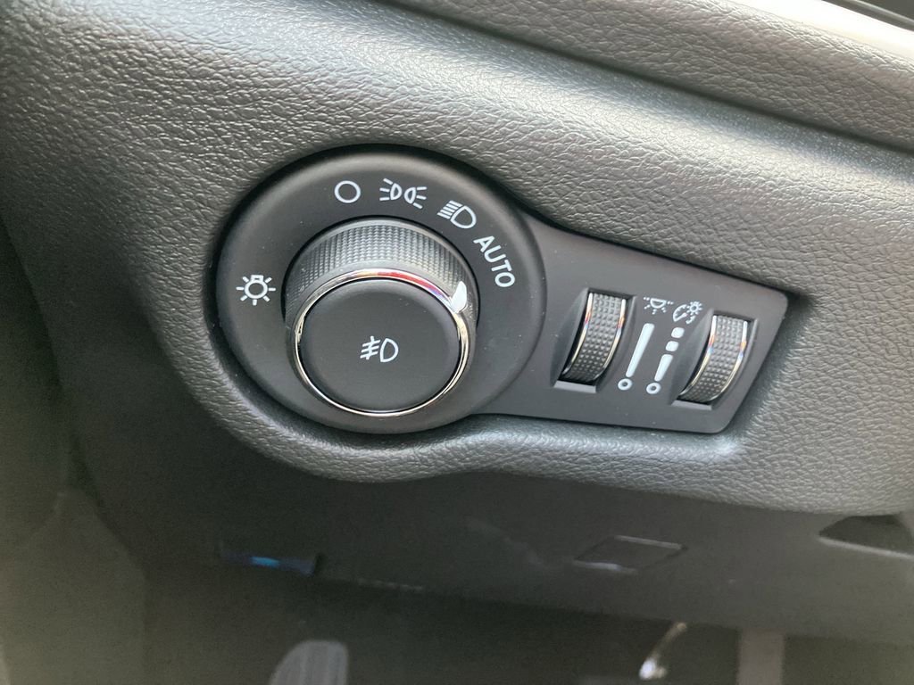 2026 Chrysler Pacifica Select - Photo 22