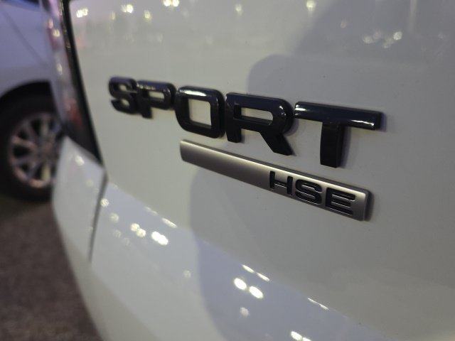 Used 2019 White Land Rover HSE image 5