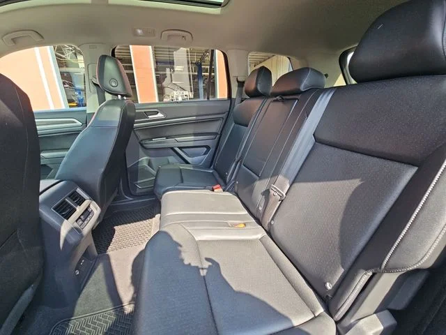 Used 2019 Black Volkswagen SEL image 27