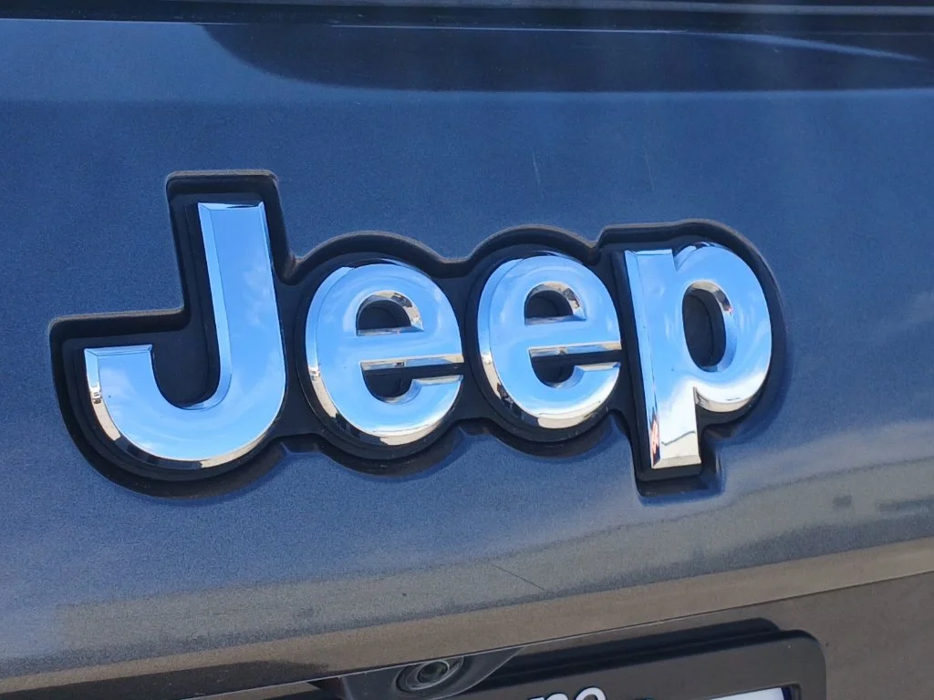 Used 2020 Gray Jeep Limited image 32