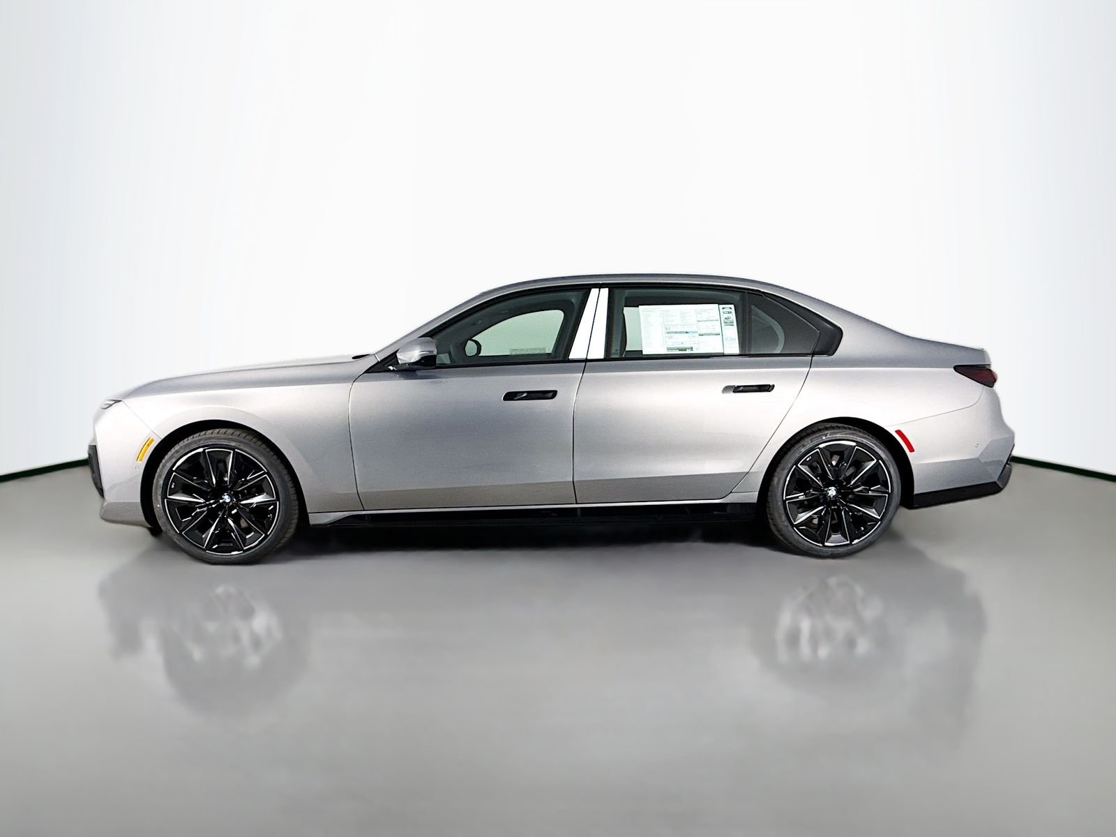 New 2026 Oxide Grey Metallic BMW 760i xDrive image 4