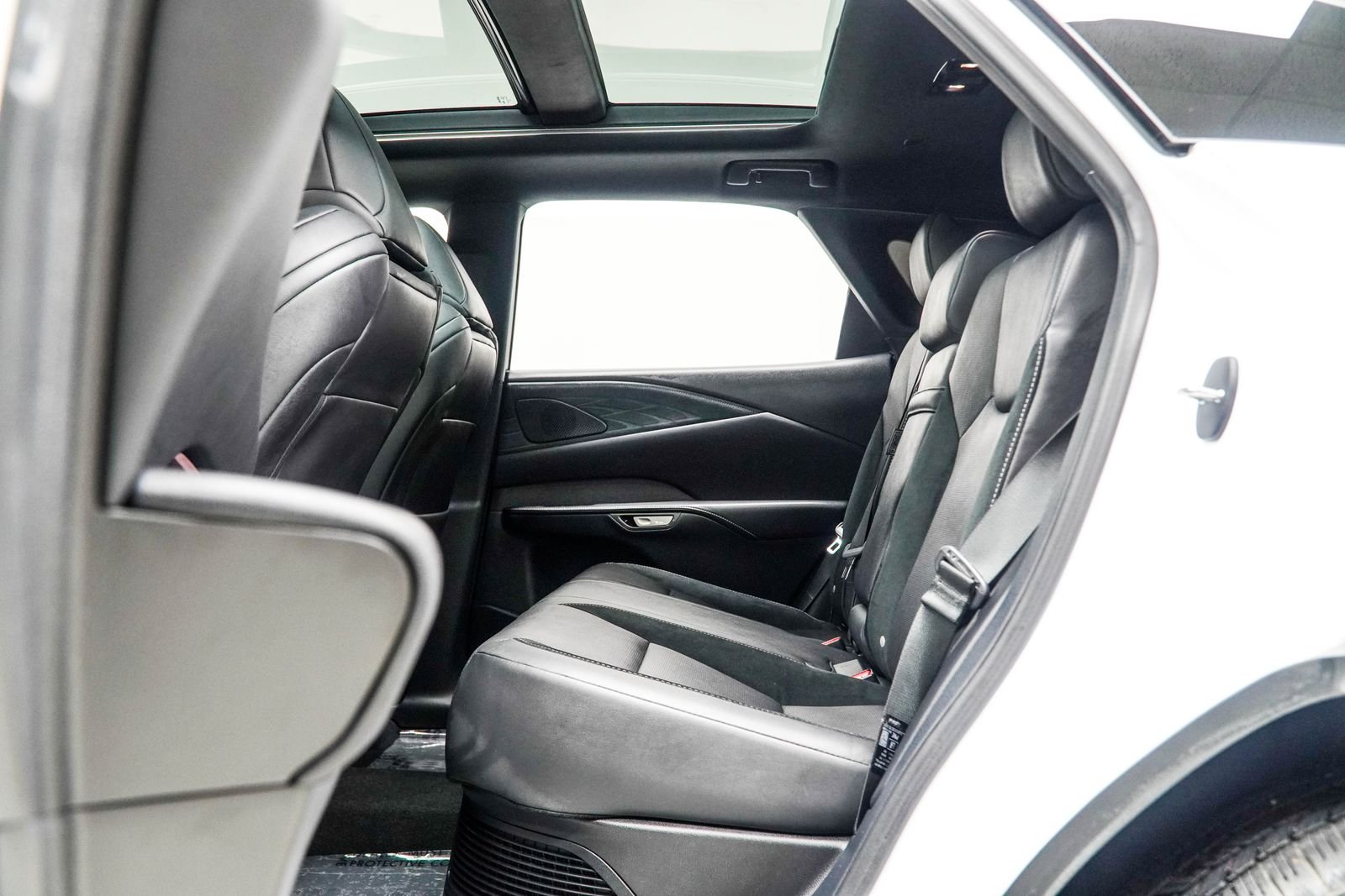 Used 2024 White Lexus 500h F SPORT Performance image 35