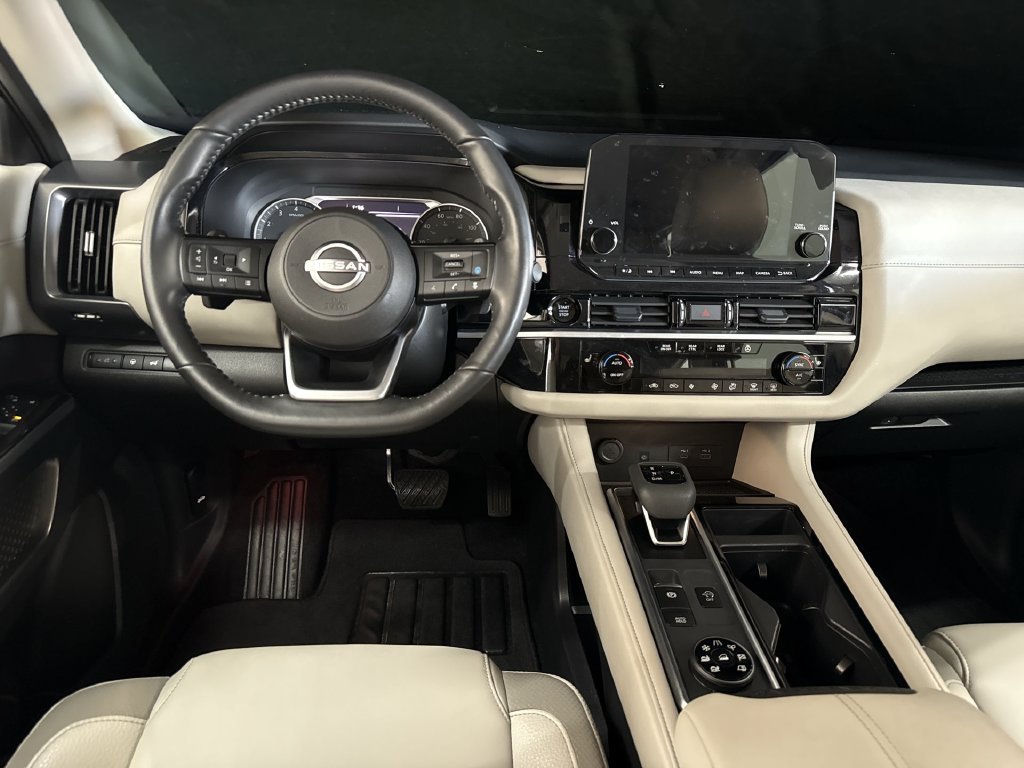 Used 2025 Super Black Nissan SL image 22