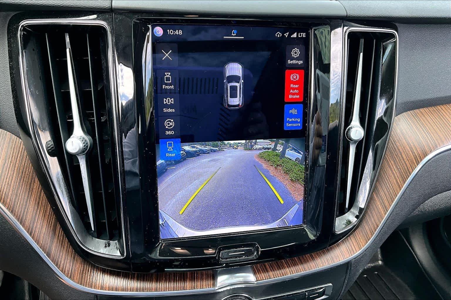 Used 2022 Thunder Grey Metallic Volvo Momentum image 27