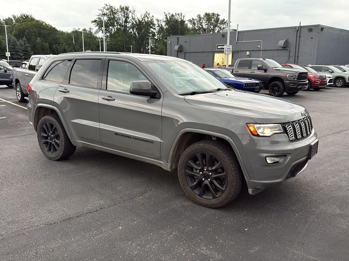 Used 2022 Sting-Gray Clearcoat Jeep Laredo X image 11