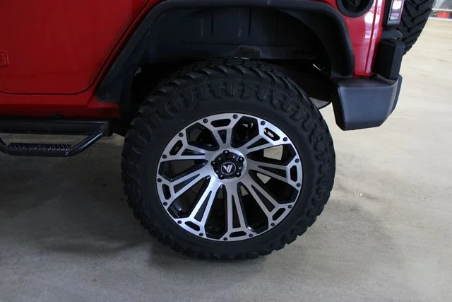 Used 2018 Red Jeep Unlimited Sahara image 28