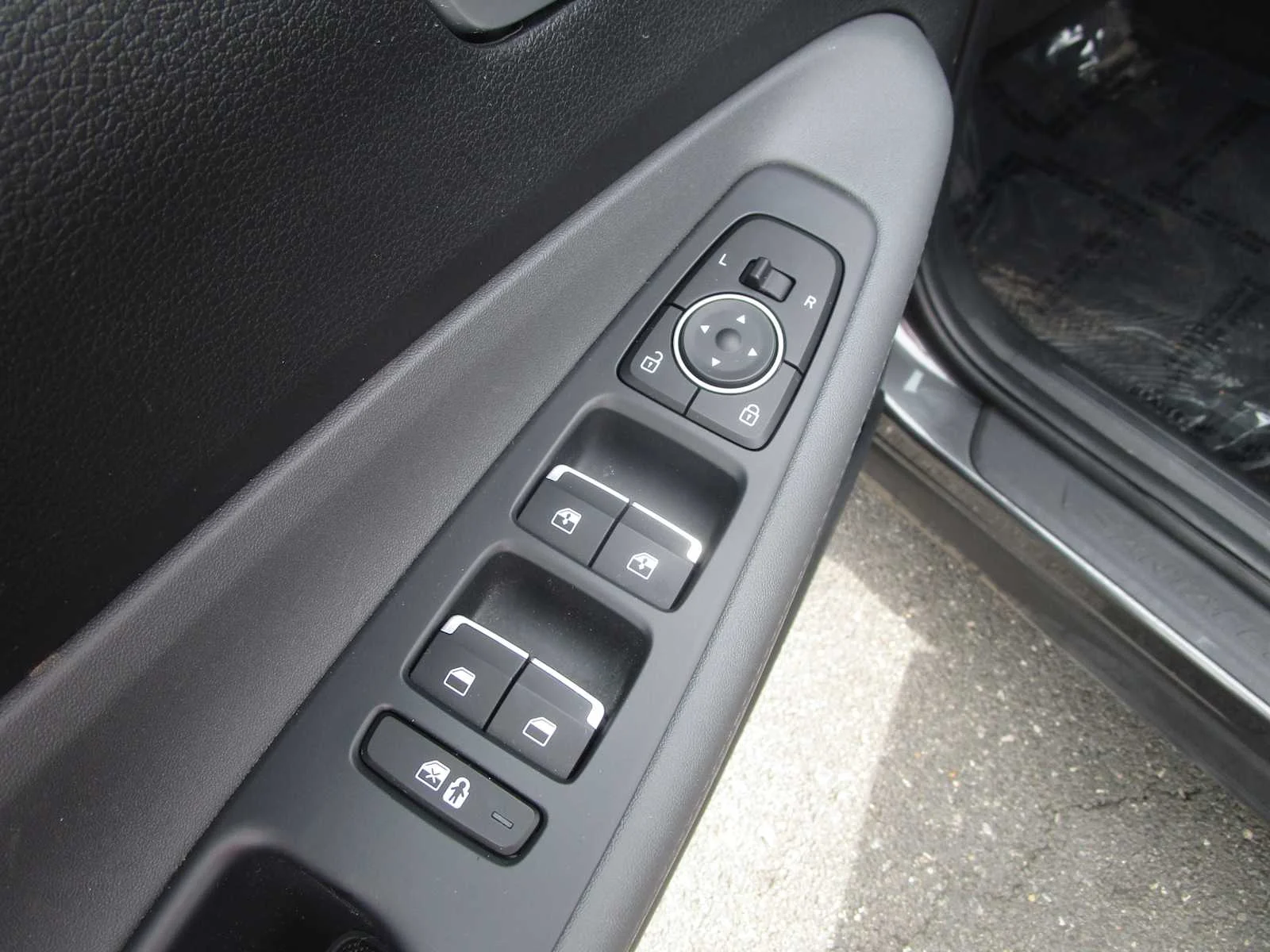 Used 2023 Portofino Gray Hyundai SEL image 13