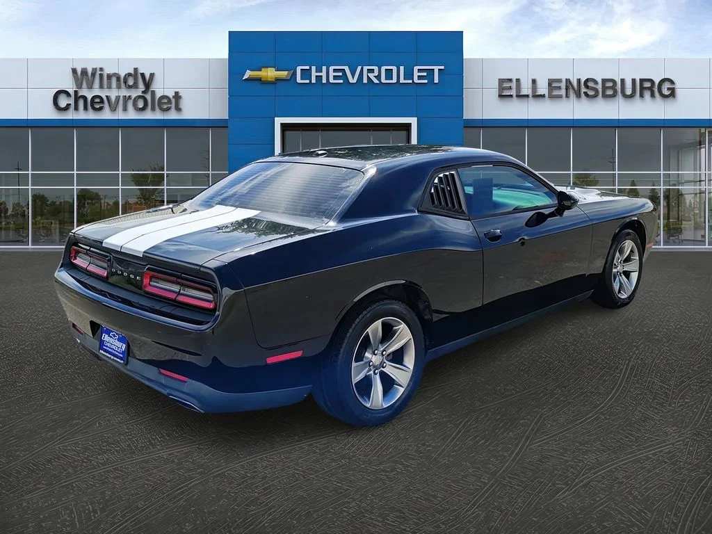 Used 2016 Pitch Black Clearcoat Dodge SXT image 7