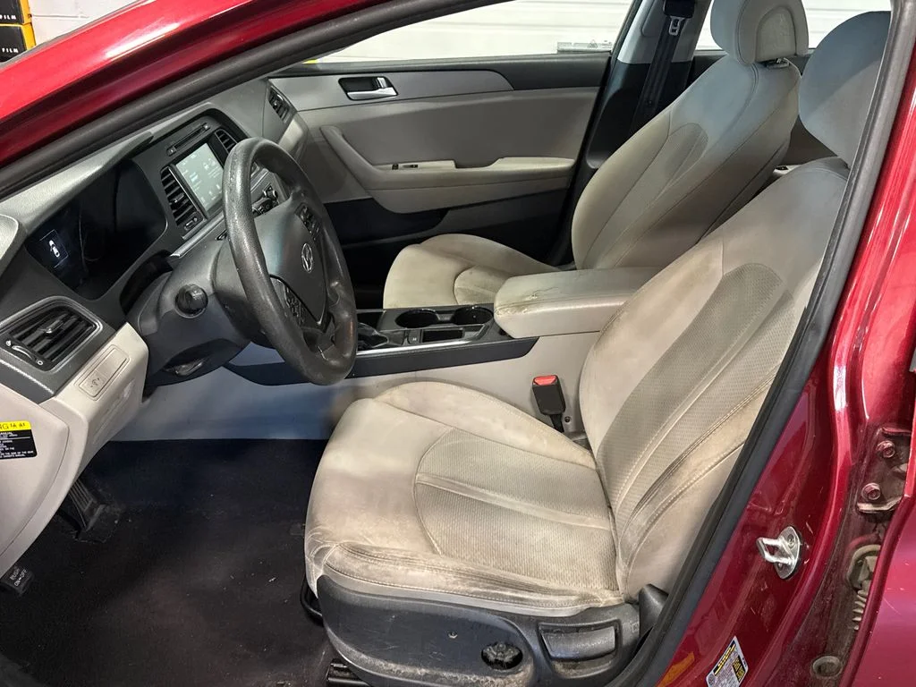 Used 2016 Red Hyundai SE image 6