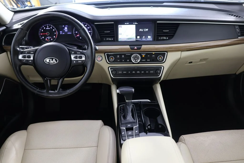 Used 2019 White Kia Technology image 2