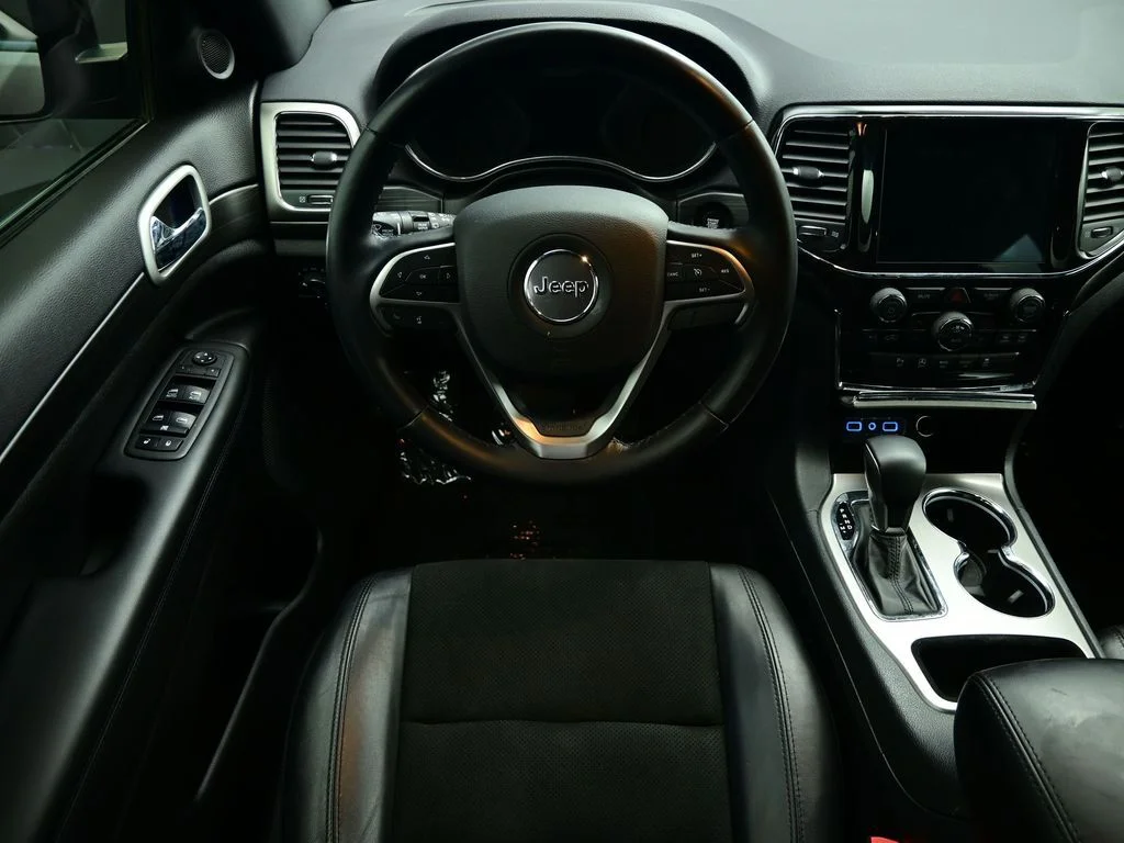 Used 2021 Gray Jeep Laredo X image 33