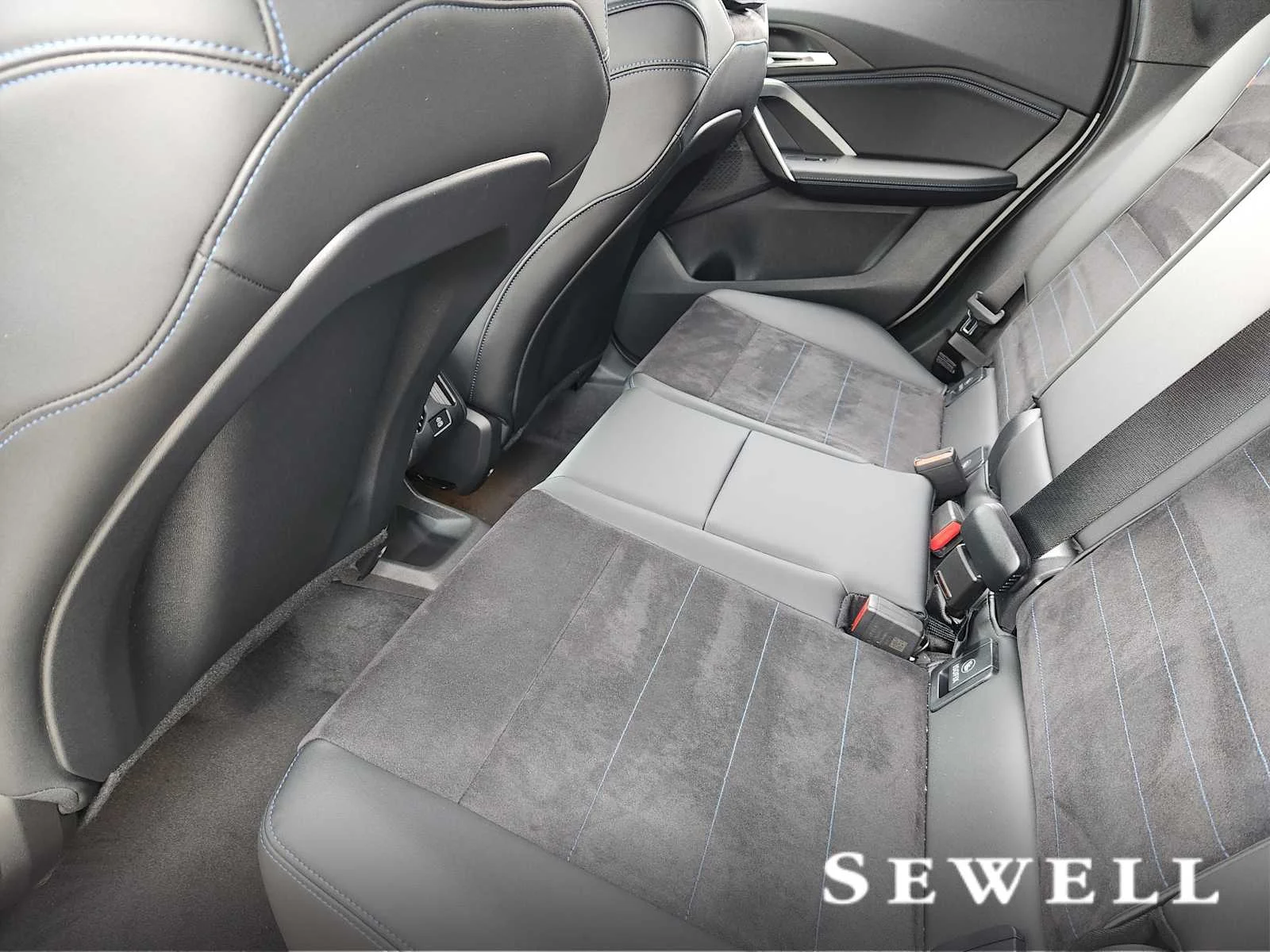 New 2026 Space Silver Metallic BMW xDrive28i image 7