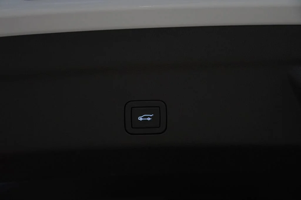 New 2026 Polar White Tricoat Chevrolet High Country image 26