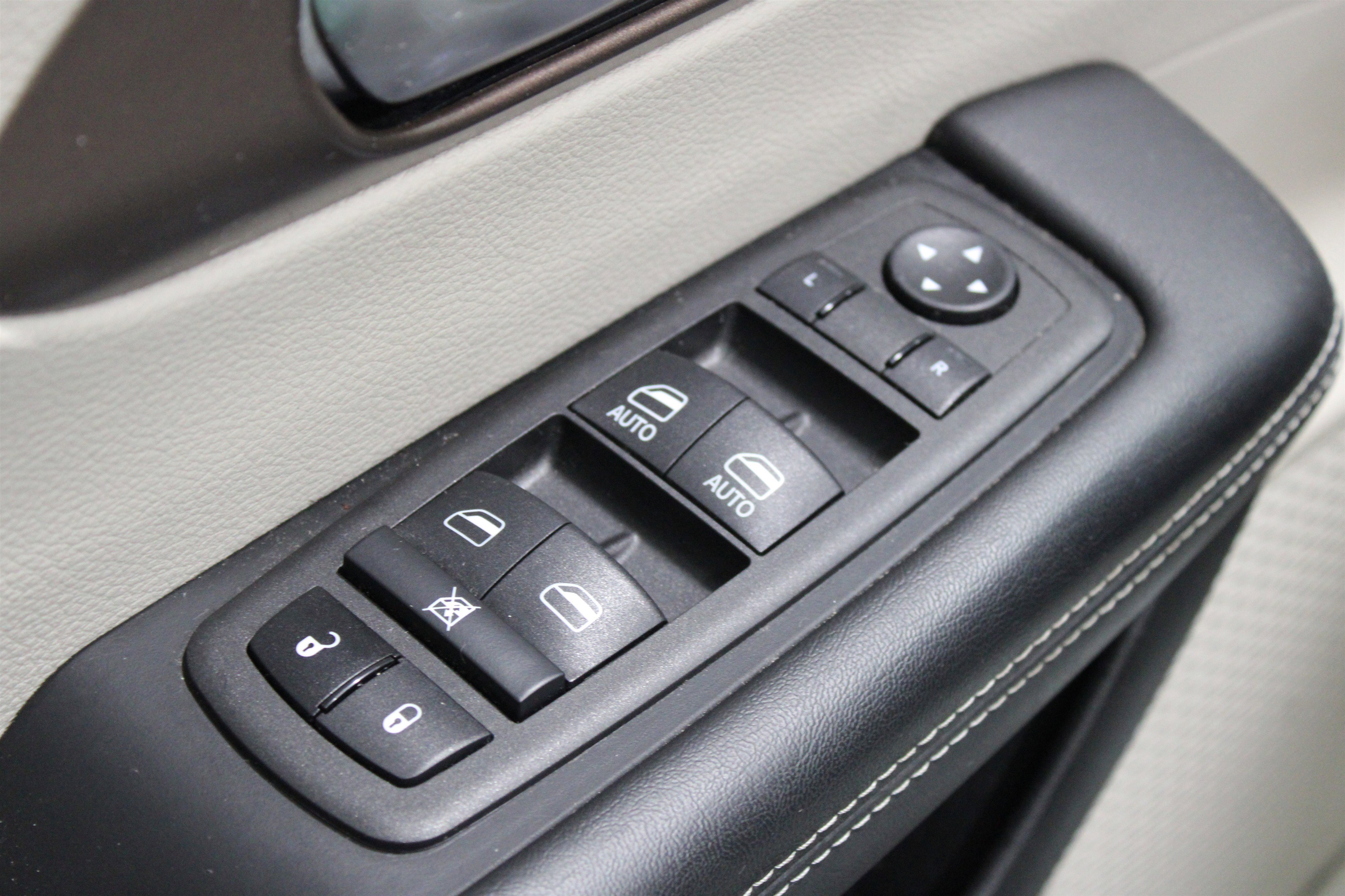 Used 2024 Bright White Clearcoat Chrysler LX image 4