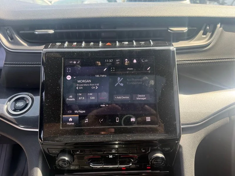 Used 2022 Gray Jeep Altitude image 10