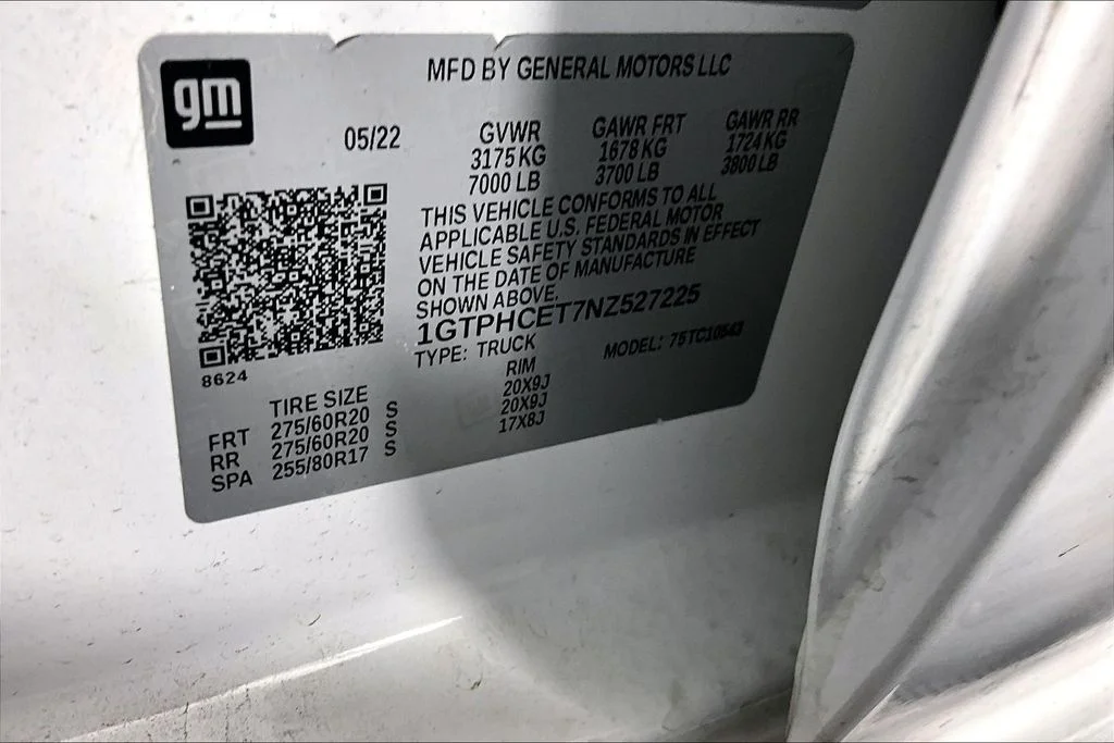 Used 2022 White GMC Elevation image 4