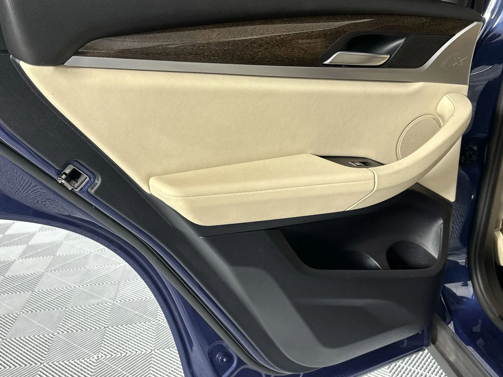 Used 2019 Blue BMW xDrive30i image 29